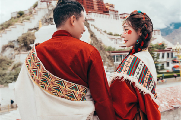 YY静莹与天佑自驾西藏游，唯美写真像“婚纱照”！